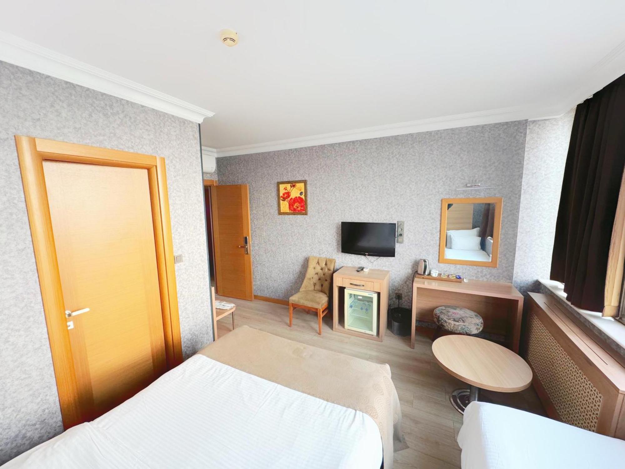 Lounge Hotel Istanbul Exterior photo