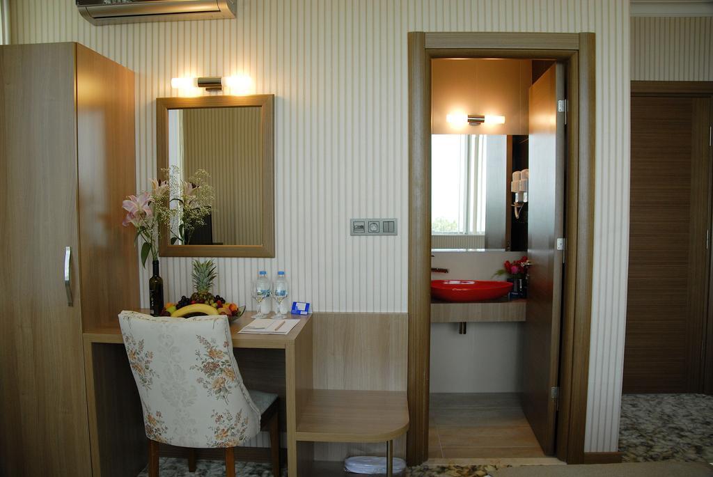 Lounge Hotel Istanbul Exterior photo